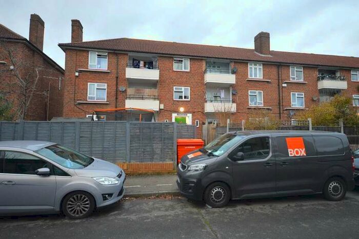 2 Bedroom Apartment To Rent In Radstock House, Darlington Gardens, Romford, RM3