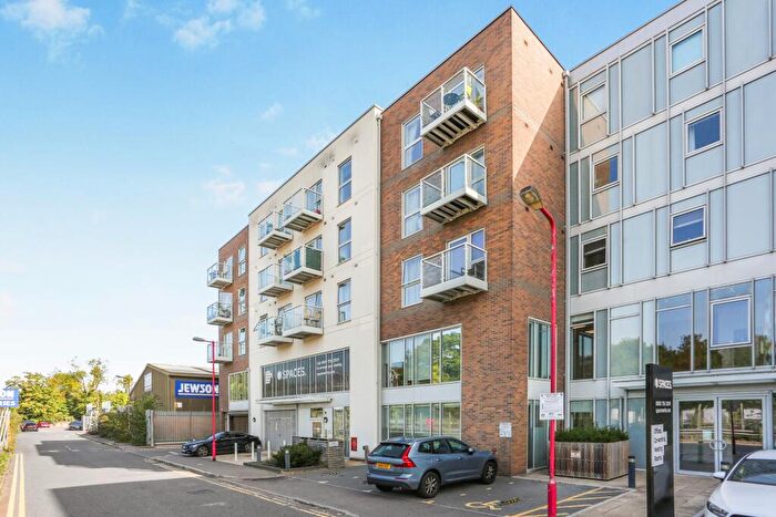 3 Bedroom Flat For Sale In Station View, Town Centre, Guildford, GU1