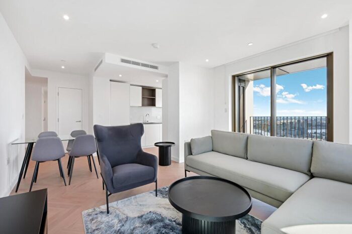 3 Bedroom Apartment To Rent In One Thames Quay, Marsh Wall, E14