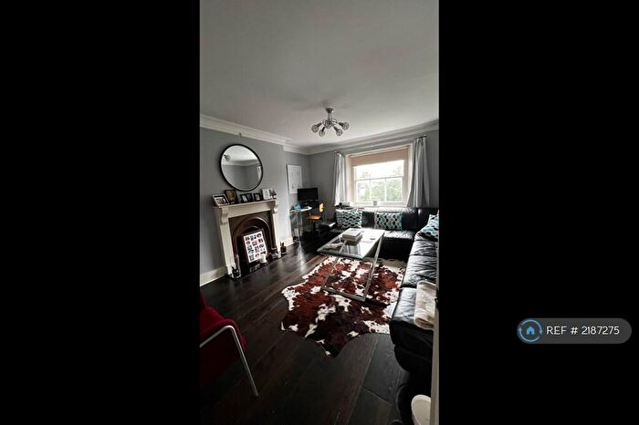 2 Bedroom Flat To Rent In Palace Road, East Molesey, KT8