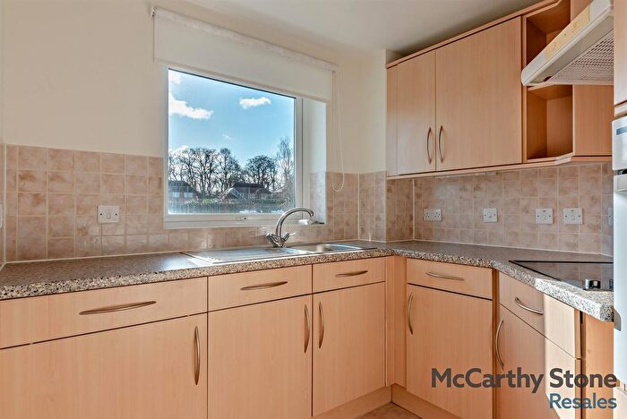 1 Bedroom Flat For Sale In Benedict Court, Western Avenue, Newbury, RG14