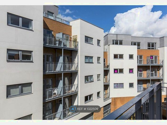 2 Bedroom Flat To Rent In Orchid Court, Tonbridge TN9