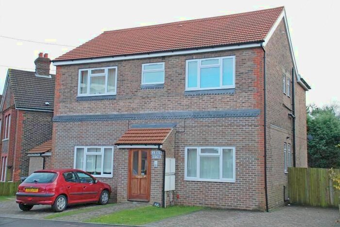 2 Bedroom Flat To Rent In Queens Road, Haywards Heath, RH16