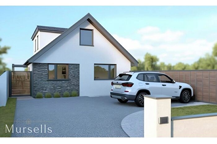 4 Bedroom Chalet For Sale In Foxholes Road, Poole, BH15