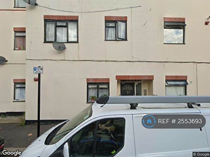 2 Bedroom Flat To Rent In Claremont Close, London, E16