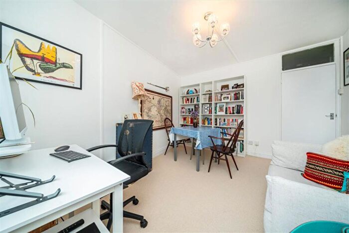 1 Bedroom Flat For Sale In Mace Street, Bethnal Green, E2