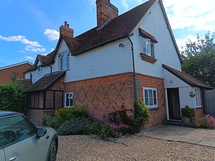 3 Bedroom Semi-Detached House To Rent In Aylesbury Road, Wendover, Aylesbury, HP22