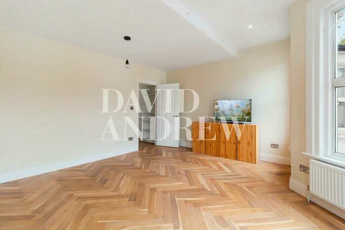 2 Bedroom Apartment To Rent In Hewitt Road, N8