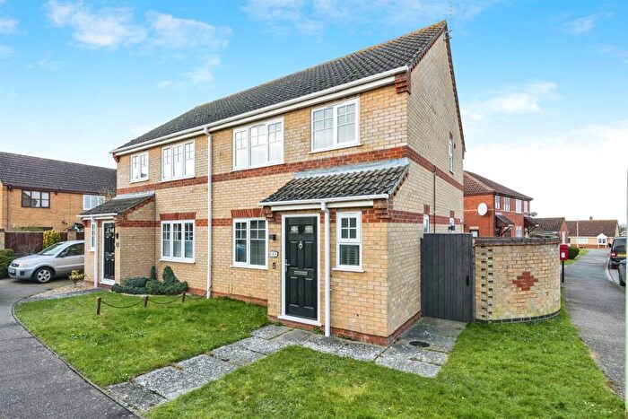 3 Bedroom Semi-Detached House For Sale In Rowan Way, Worlingham, Beccles, NR34