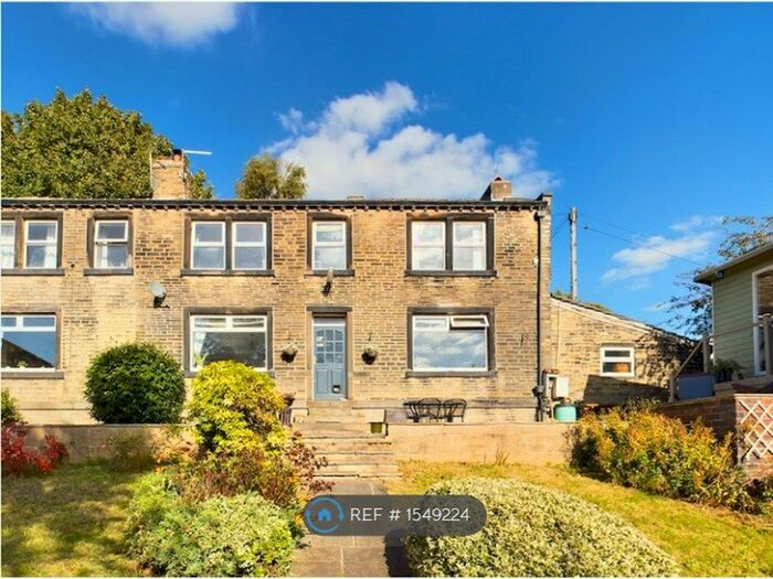 3 Bedroom End Of Terrace House To Rent In Ballroyd Lane, Huddersfield, HD3