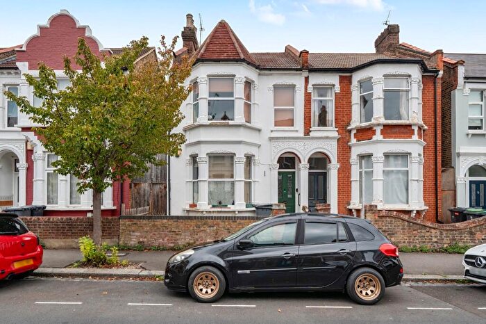 3 Bedroom House For Sale In Lausanne Road, Harringay, London, N8