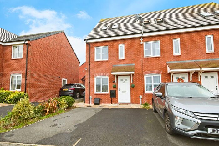 3 Bedroom End Terrace House For Sale In Hare Edge Drive, Oakwood, Derby, Derbyshire, DE21