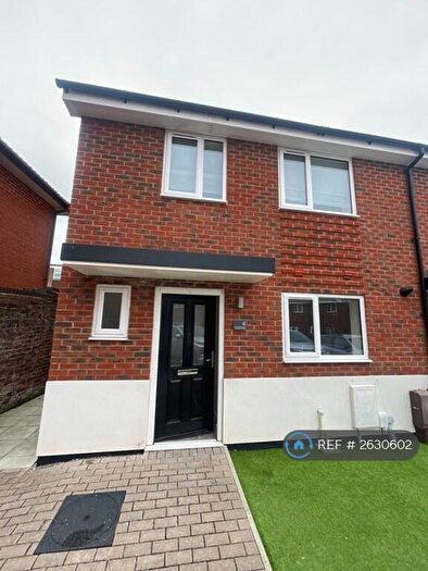 3 Bedroom Semi-Detached House To Rent In Lovelock Close, Gosport, PO12