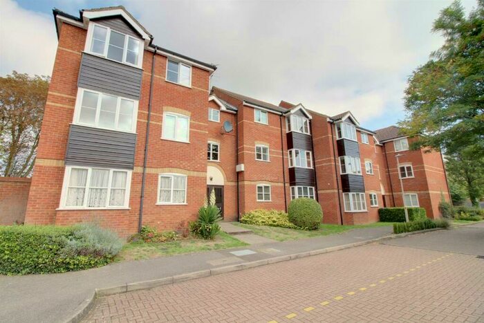 2 Bedroom Flat To Rent In The Springs, SG13