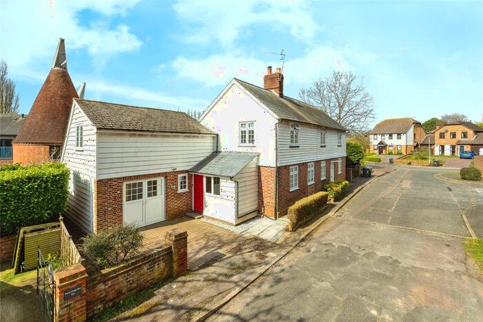 4 Bedroom Semi-Detached House For Sale In Carpenters Lane, Hadlow, Tonbridge, Kent, TN11