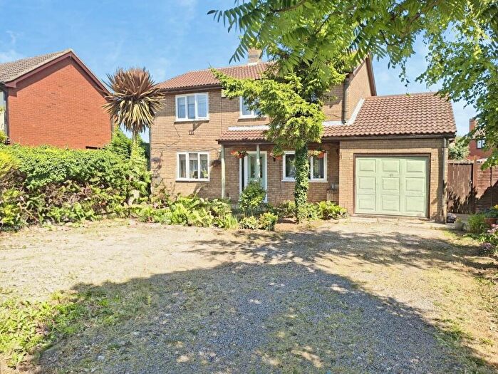4 Bedroom Detached House For Sale In Hawthorn Bank, Spalding, Lincolnshire, PE11