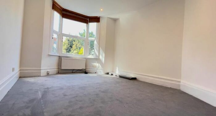 Studio To Rent In Walm Lane, Willesden Green, NW2