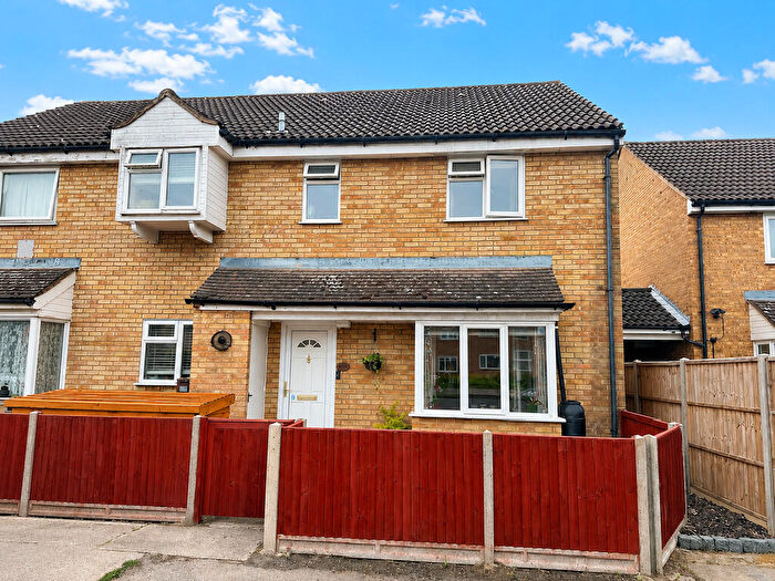 2 Bedroom Cluster House For Sale In Windermere Drive, Biggleswade, SG18
