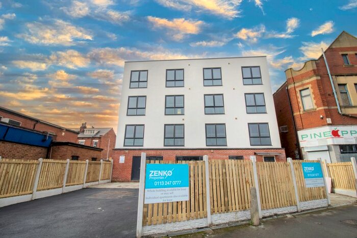 Garage / Parking To Rent In Top Moor Side, Leeds, LS11