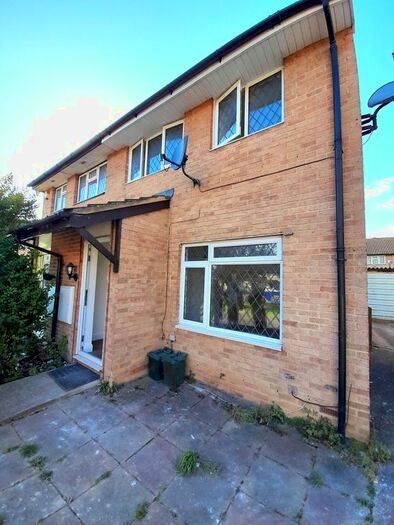 3 Bedroom Semi-Detached House To Rent In Pendula Drive, Hayes, Greater London, UB4