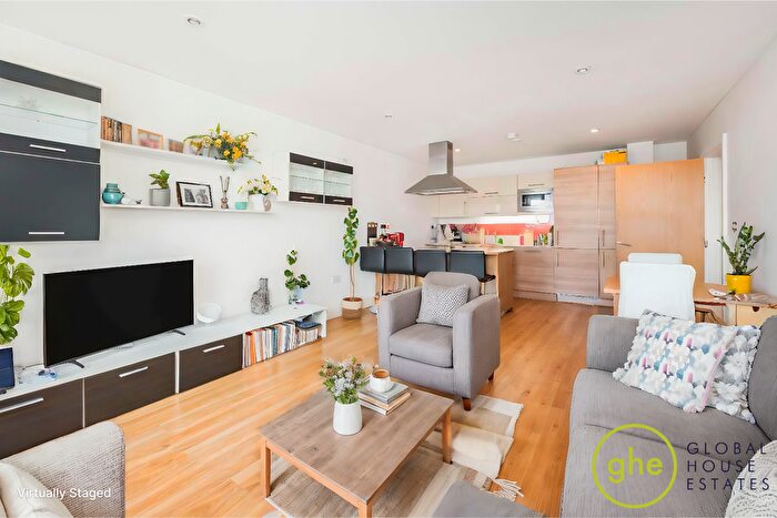 2 Bedroom Flat To Rent In Wandsworth Road, Nine Elms, London, SW8
