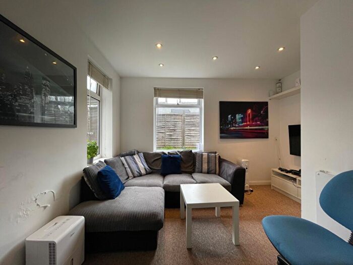 5 Bedroom Semi-Detached House To Rent In Barcombe Road -, P10