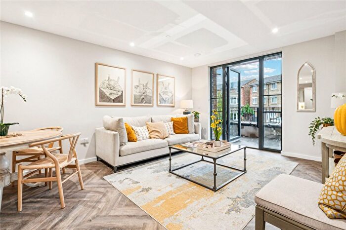 2 Bedroom Flat For Sale In Fallsbrook Road, SW16