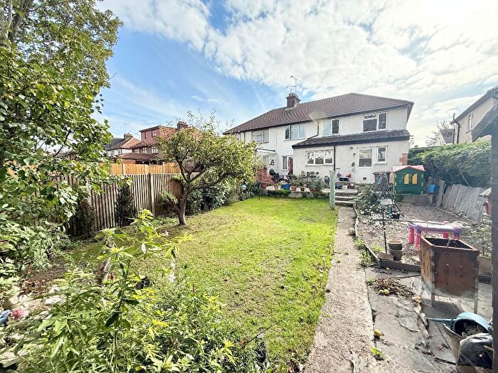 5 Bedroom Semi-Detached House For Sale In Fitzroy Avenue, Leagrave, Luton, Bedfordshire, LU3