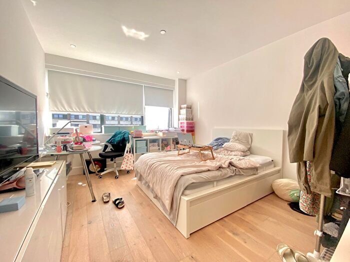 2 Bedroom Flat To Rent In Romney Place, Maidstone, ME15