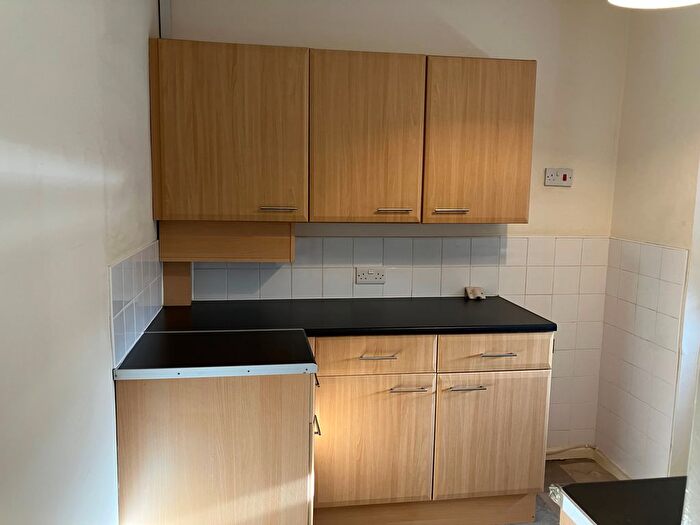 2 Bedroom Flat To Rent In Penarth Road, Leeds, LS15