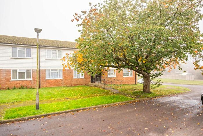 1 Bedroom Apartment For Sale In Parsons Close, Flamstead, St. Albans, Hertfordshire, AL3