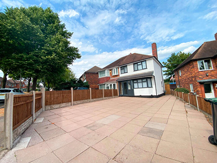3 Bedroom Semi-Detached House For Sale In Rowdale Road, Birmingham, B42