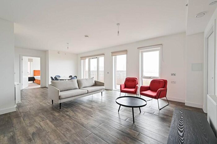 3 Bedroom Flat To Rent In Millet Place, Royal Docks, London, E16