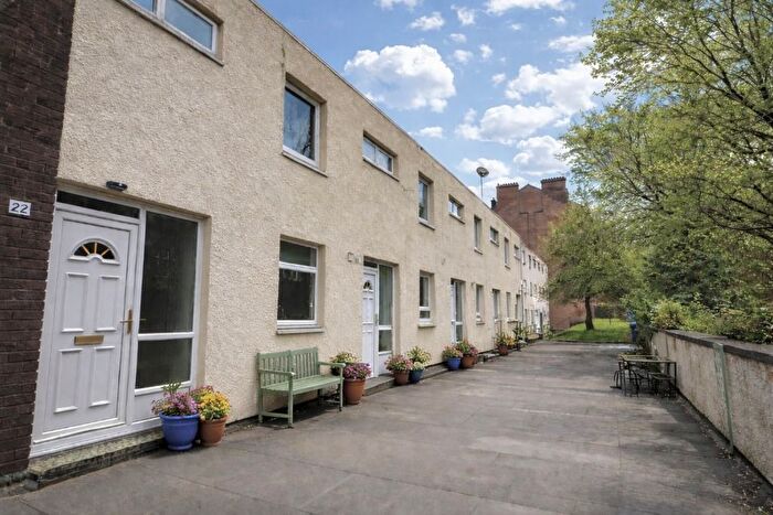 3 Bedroom Terraced House To Rent In Clarence Drive, Hyndland, Glasgow, G12