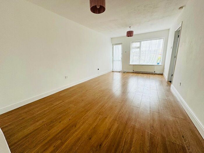 2 Bedroom Flat To Rent In Lowther Road, Dunstable, Bedfordshire, LU6