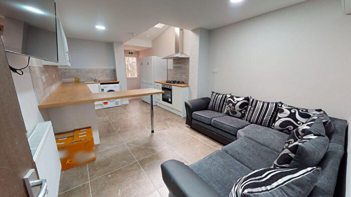 6 Bedroom House To Rent In North Road, Selly Oak, B29