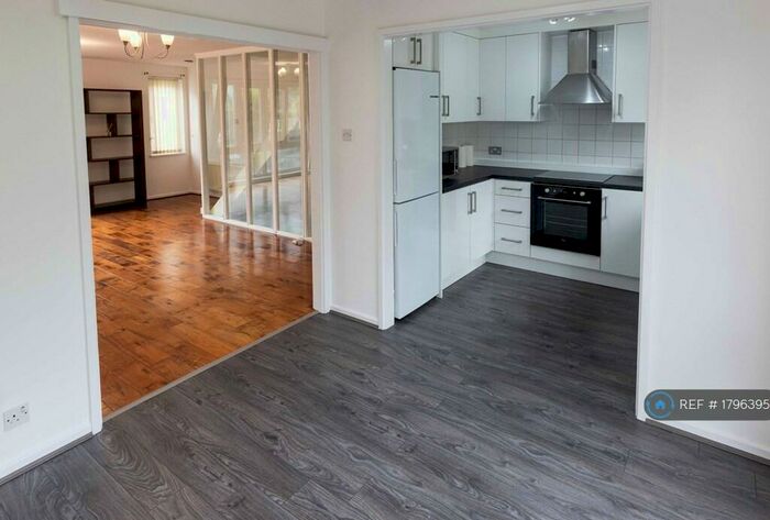 3 Bedroom Terraced House To Rent In Turnpike Link, Croydon, CR0