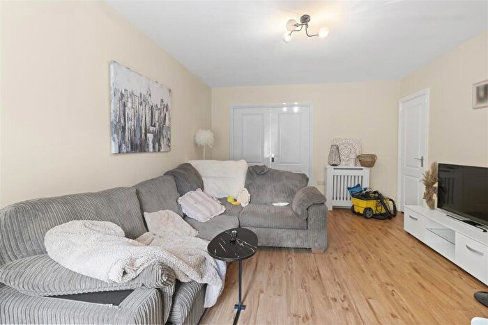 3 Bedroom End Of Terrace House For Sale In Akehurst Close, Hellingly, Hailsham, BN27