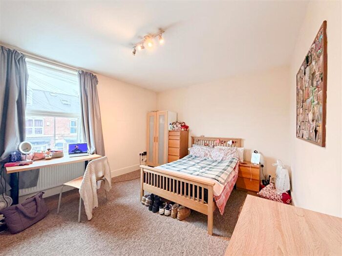 4 Bedroom House To Rent In Denham Road, Sheffield, S11