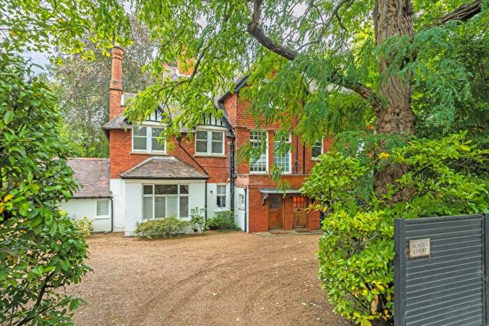 2 Bedroom Maisonette For Sale In Egerton Road, Weybridge, KT13