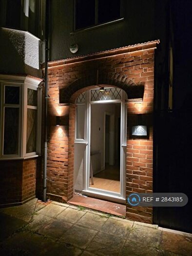 4 Bedroom Semi Detached House To Rent In Strathmore Avenue, Luton, LU1