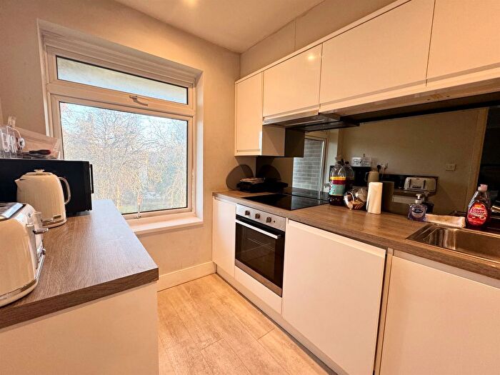 1 Bedroom Flat For Sale In Longbridge Road, Horley, RH6