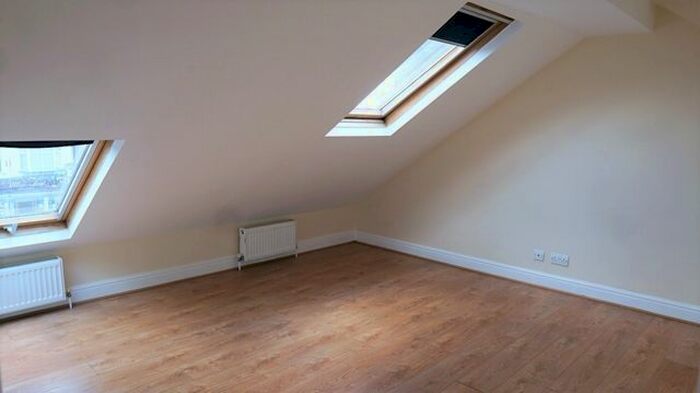 3 Bedroom Flat To Rent In Streatham Vale, Streatham, London, SW16