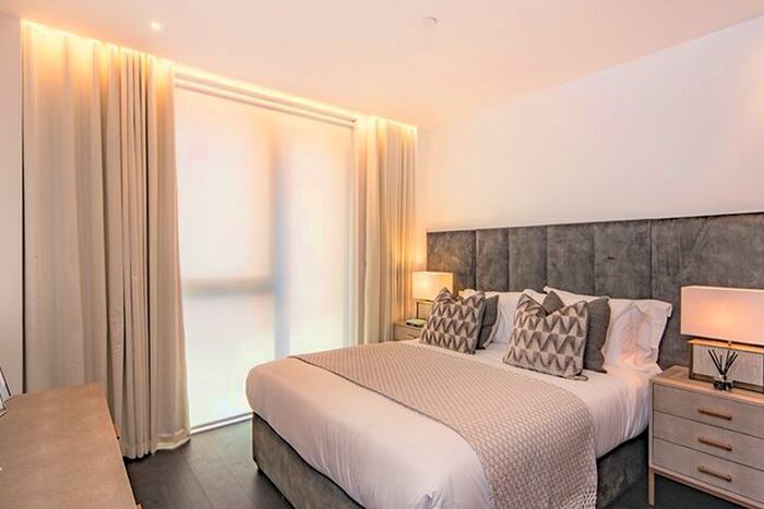 2 Bedroom Flat To Rent In Charles Clowes Walk, London, SW11