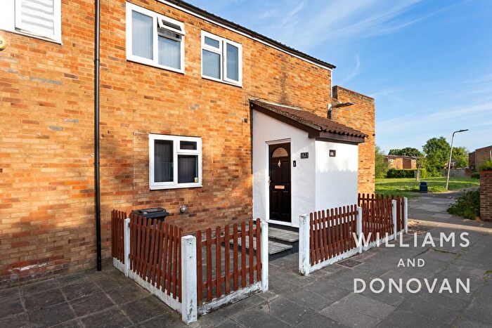 3 Bedroom End Of Terrace House For Sale In Buckerills, Basildon, SS13