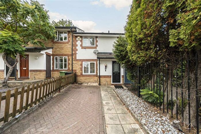 2 Bedroom Terraced House For Sale In Amblecote Meadows, Lee, SE12