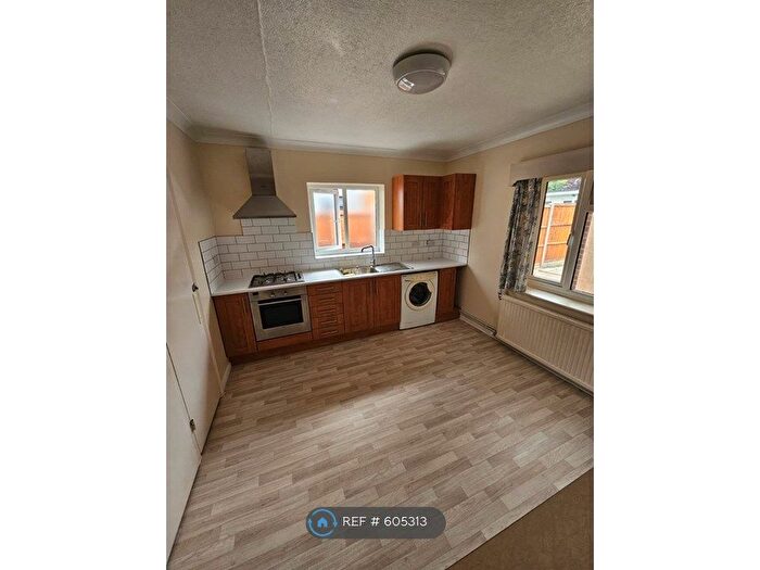 4 Bedroom Bungalow To Rent In Rosedale Close, Dartford, DA2