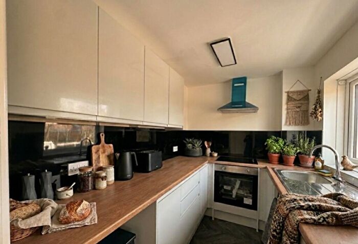 2 Bedroom Flat To Rent In High Street, Dore, Sheffield, South Yorkshire, S17