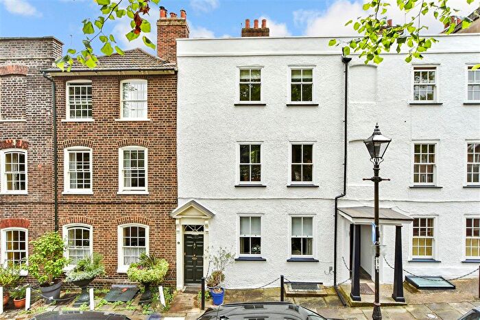 4 Bedroom Town House For Sale In Prospect Row, Gillingham, Kent, ME7