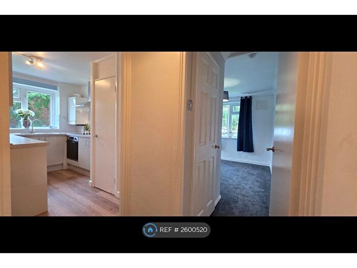 2 Bedroom Flat To Rent In Sanders Court, Warwick, CV34